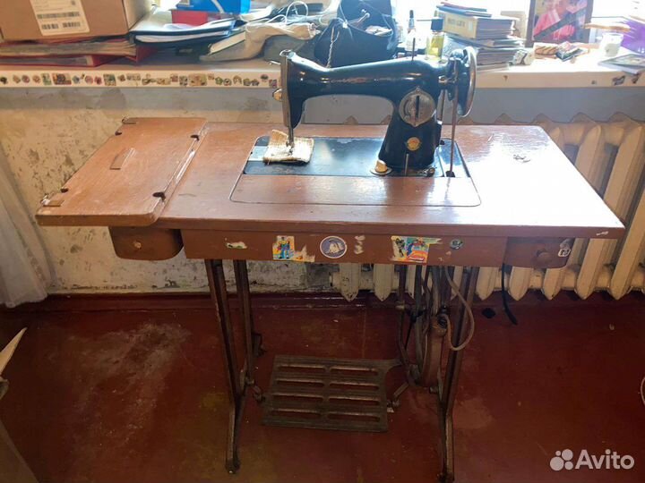 Швейная машинка ножная