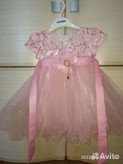 Платье праздничное 98