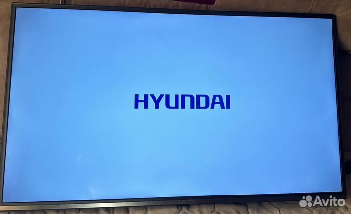 Телевизор SMART tv huundai 43 диагональ