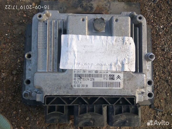 Блок управления двигателем на Ситроен С4 2010 года