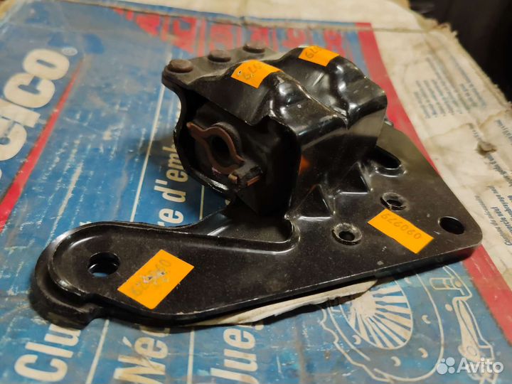 Опора двигателя LT1