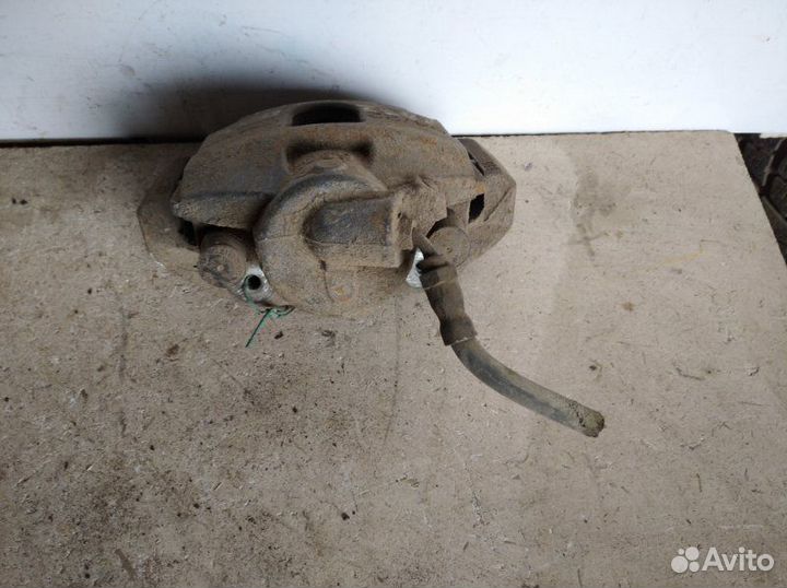 Суппорт передний правый Ford Fusion 2009