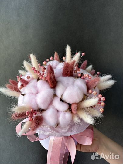 Цветы в шляпной коробке