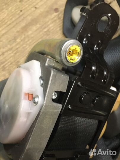 Ремень безопасности Nissan Pathfinder 51