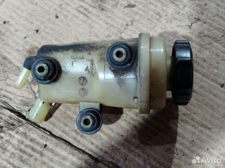 Бачок гидроусилителя Ford Focus 1 седан 1.8 eudk