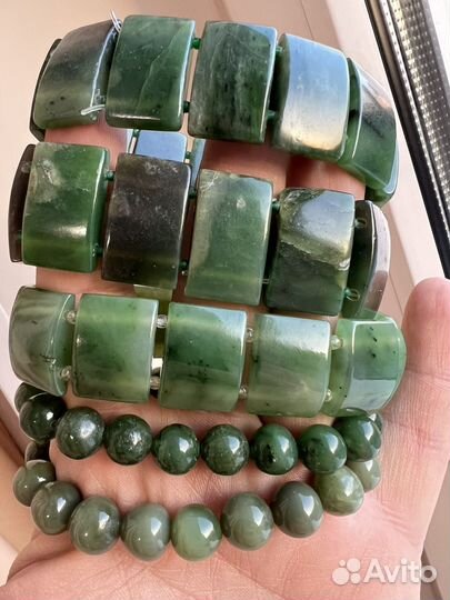 Браслеты из нефрита в ассортименте