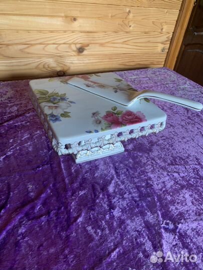 Тортница, подставка для торта с лопаткой