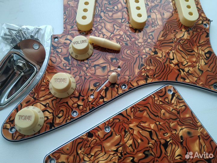 Пикгард SSS Tiger Stripe Shell/Pearl Tint