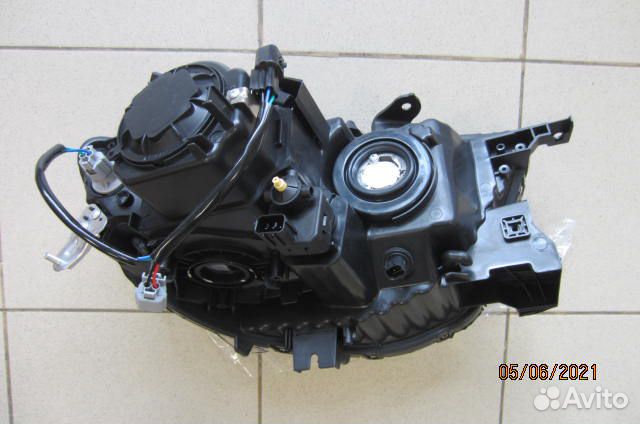 Фара Mitsubishi Pajero Sport 2008-2016 xenon