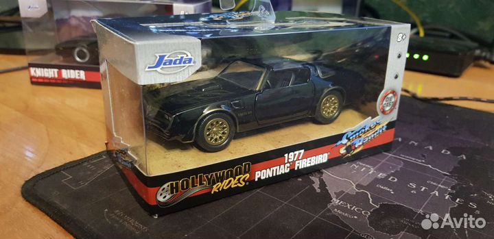 Моделька автомобиля 1/32