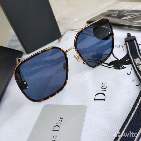 Женские солнцезащитные очки Dior Bobby