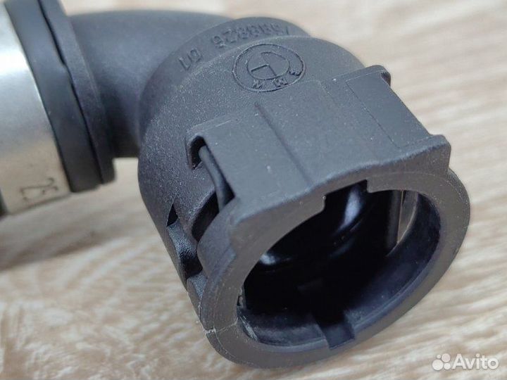 Патрубок системы охлаждения Bmw 5 F10 N63B44 2011