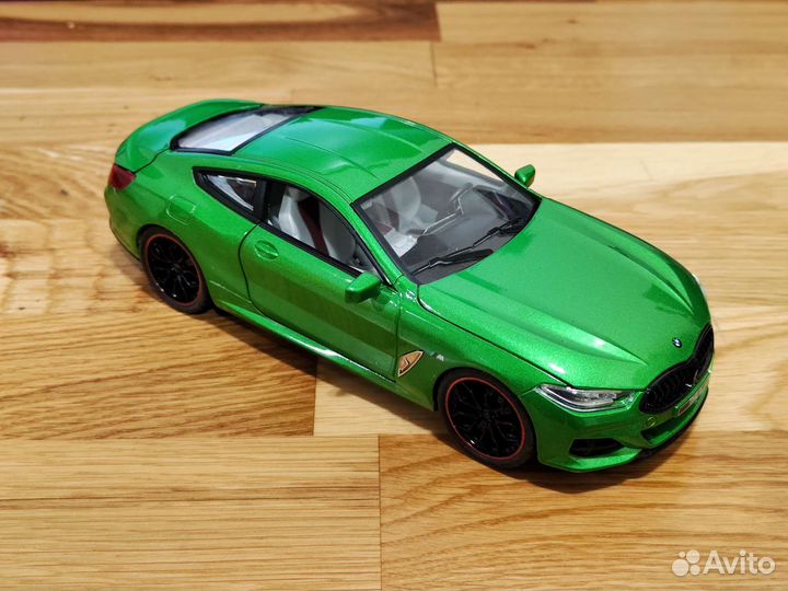 Металлическая машинка BMW M8 1:24/21см