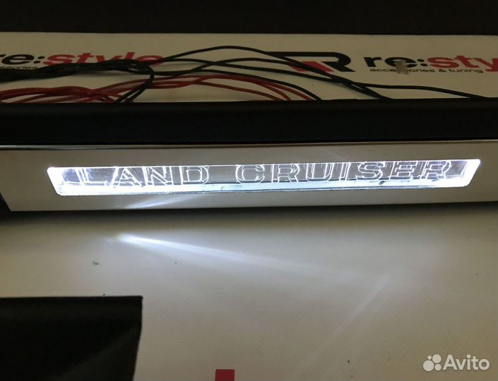 Накладки на пороги Toyota Land Cruiser 200 R1129