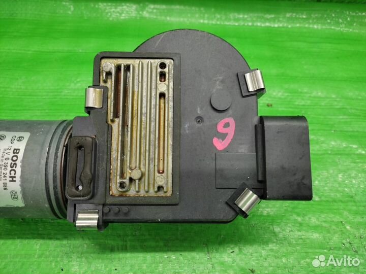 Мотор перед. дворников правый руль Touareg 07-10