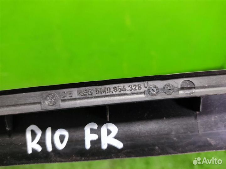 Молдинг лобового стекла правый volkswagen Golf Pl