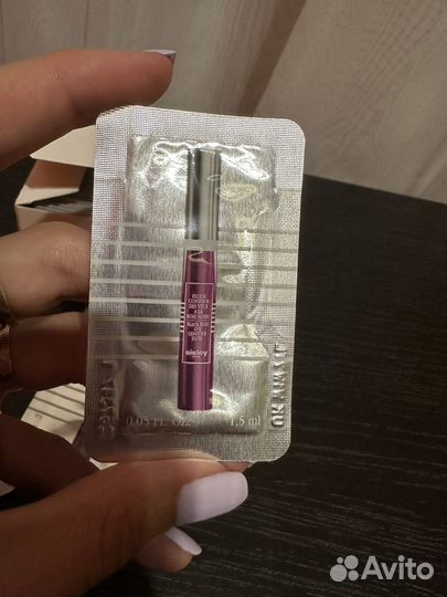 Sisley black rose eye contour fluid