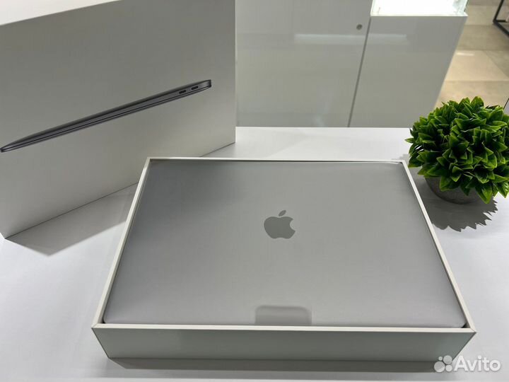 Новый MacBook Air 13-inch M1 Chip 8/256GB