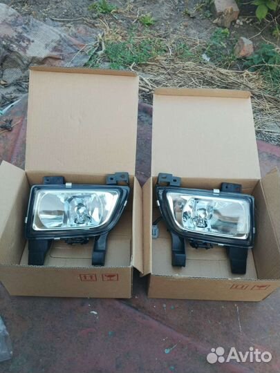 Пара Противотуманных фар Mazda premacy1/familia bj