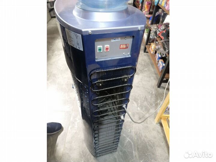 Кулер для воды (напольный)