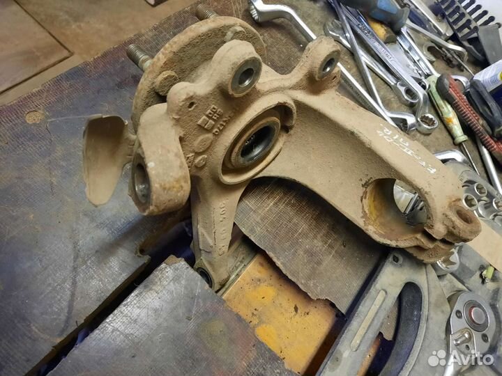 Поворотный кулак правый Ford Focus 2