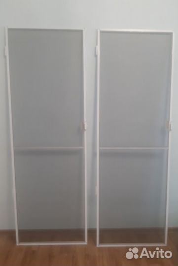 Дверь с москитной сеткой