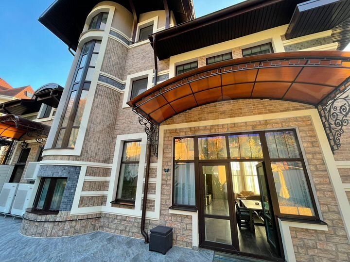 Дом 380 м² на участке 10 сот.