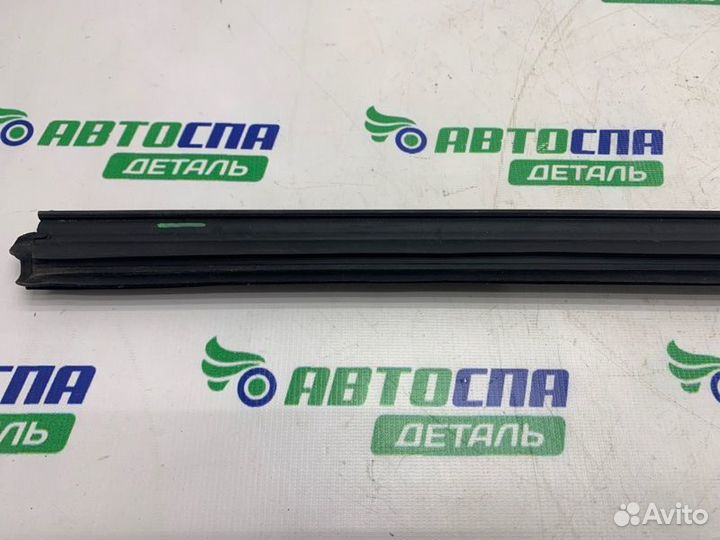 Уплотнитель двери стекла передний левый Mazda Cx-9