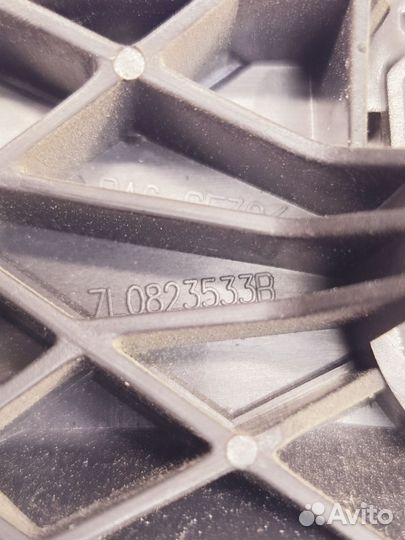 Ручка +кронштейн капота VW Touareg, Porsche caye