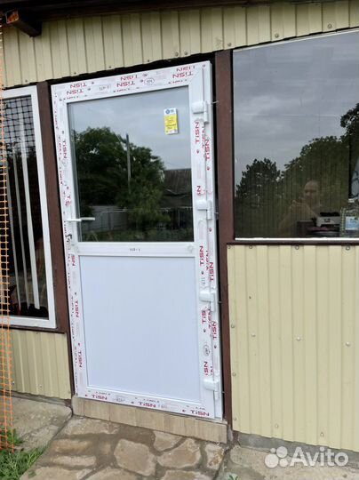 Пластиковые двери