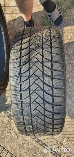 Landsail Winter Lander 235/45 R18