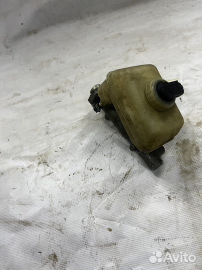 Главный тормозной цилиндр на volvo 850