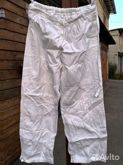 Кимоно для занятия боевыми искусствами