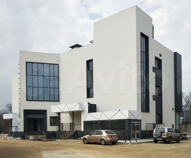 Современное здание 1767 м² с качественной отделкой