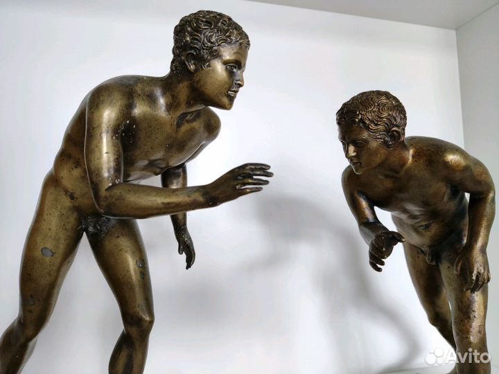 Бегуны из музея. итальянская старая бронза