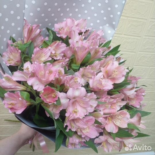 Букет из розовых альстромерий 11 шт