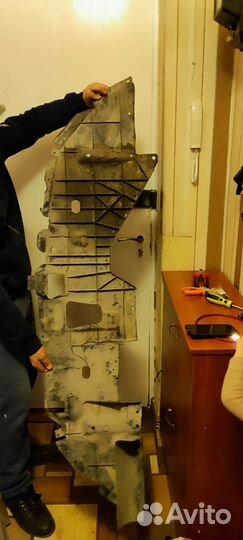 Пыльник двигателя carisma пластиковый