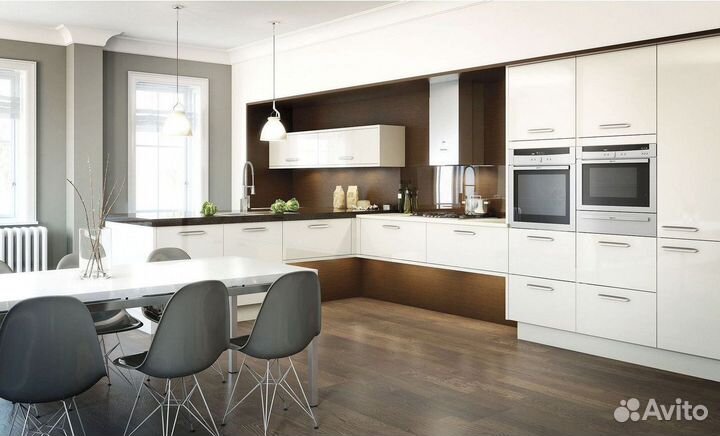 Кухня с навесными шкафами