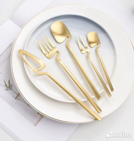 Столовый набор оригинальных вилок, ложек