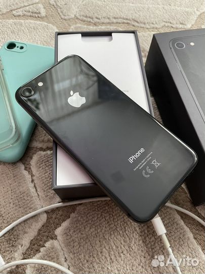Телефон iPhone 8 64 gb