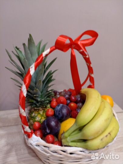 Корзина праздничная с фруктами/подарок Маме