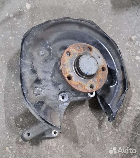 Поворотный кулак задн в сборе Volkswagen Passat B7