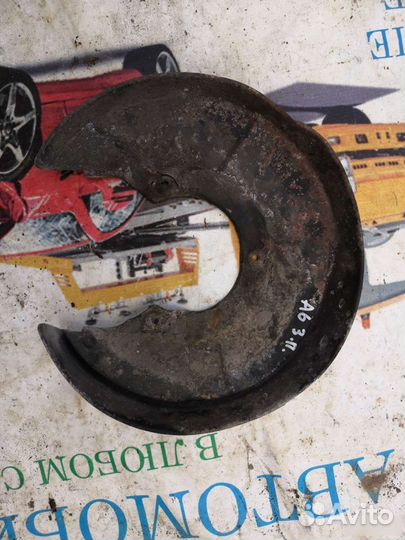 Пыльник заднего тормозного диска audi A6 c5