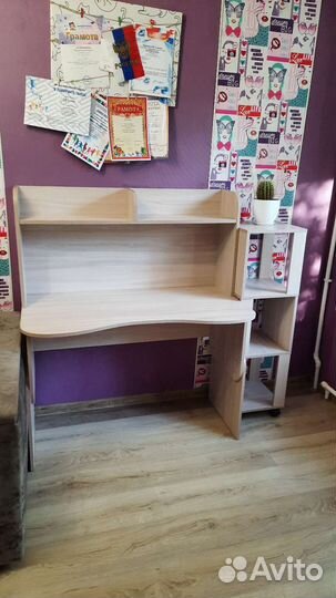 Школьный стол -пенал