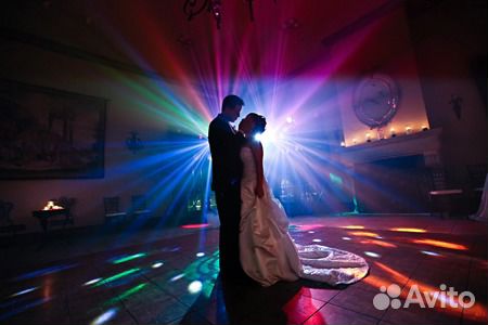 Ведущий - тамада (вокал) и ди-джей