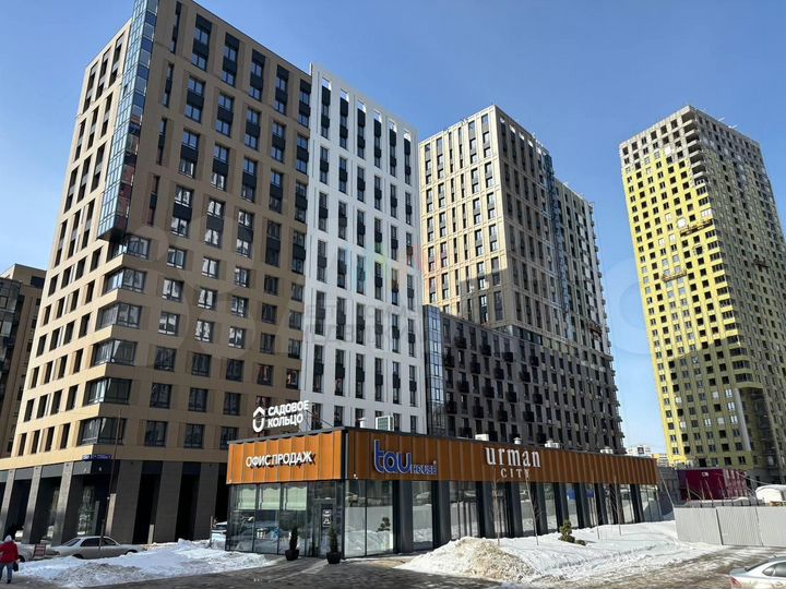 Сдаю угловое помещение с витражными окнами 134м2