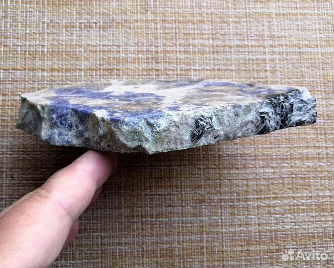 Содалит в нефелине, срез для коллекции