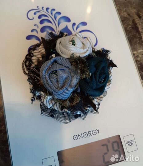 Брошь цветок из ткани бохо