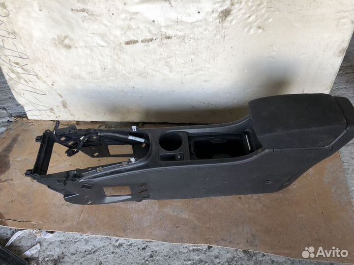 Подлокотник под электроручник opel astra J