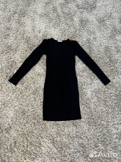 Платье черное в обтяжку